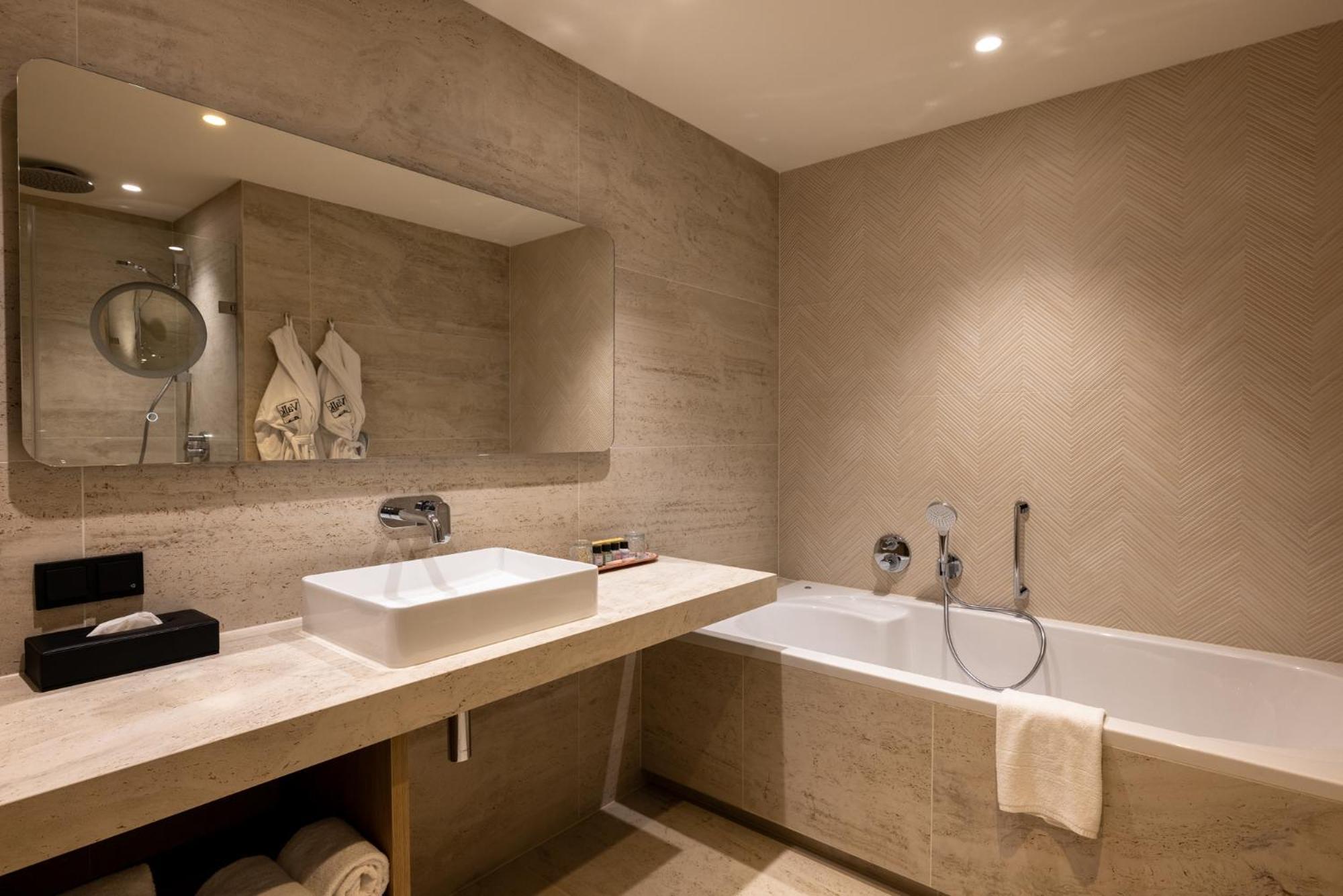 Van Der Valk Hotel Emmen Nieuw-Amsterdam Esterno foto