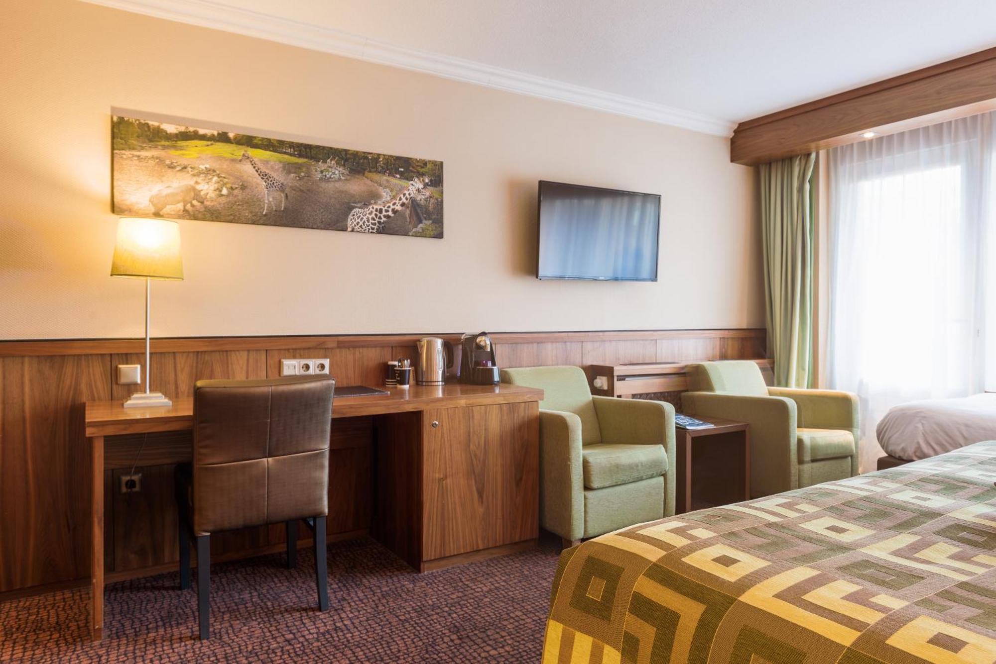 Van Der Valk Hotel Emmen Nieuw-Amsterdam Esterno foto